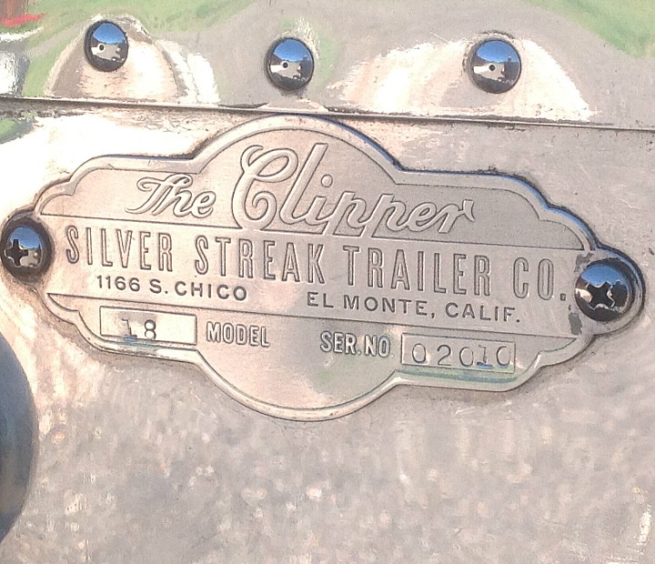 silver_streak_clipper_1951_22_feet_vin_plate.jpg