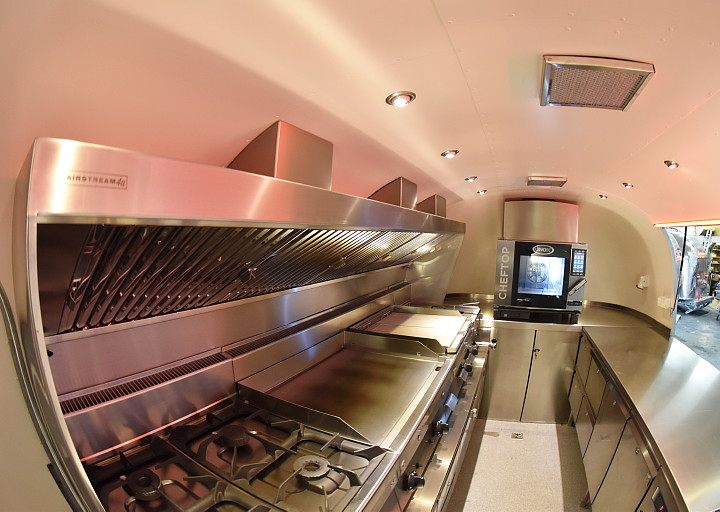 airstream4u_foodtruck_holland_kitchen_interior1.jpg