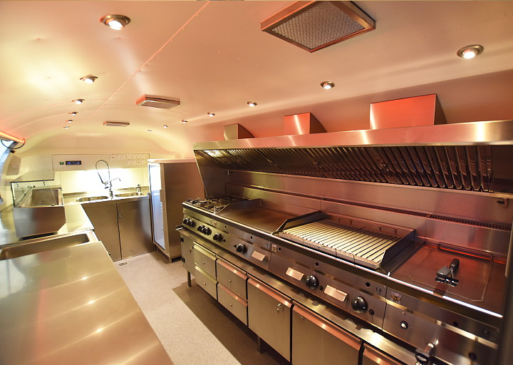 airstream4u_foodtruck_holland_kitchen_interior2.jpg