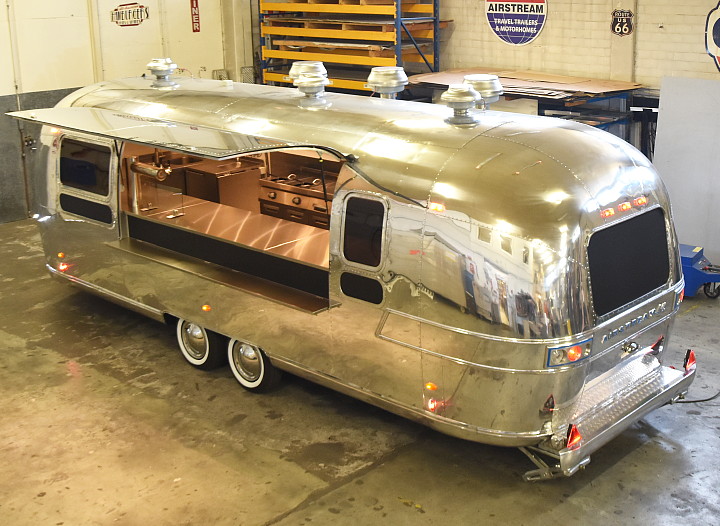 airstream_4u_catering_mobile_deluxe.jpg