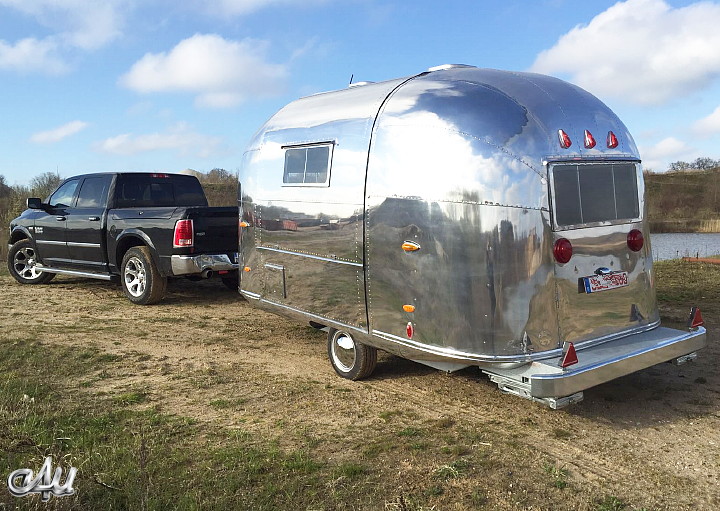 vintage_trailer_airstream_pacer_1960.jpg