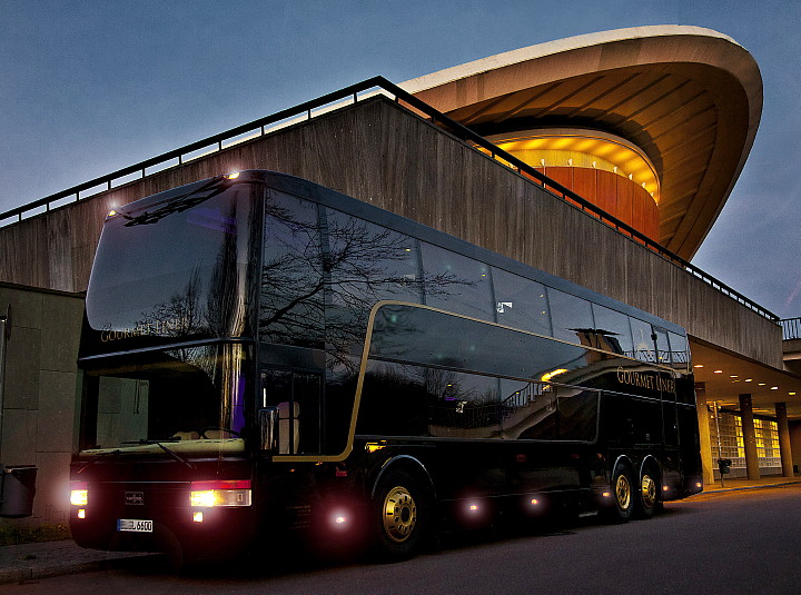 gourmet_liner_bus.jpg