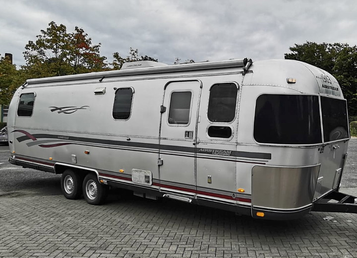 Airstream_Limited_30ft_1998_a.jpg