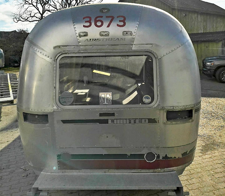 34ft_airstream_limited_1998_back.jpg