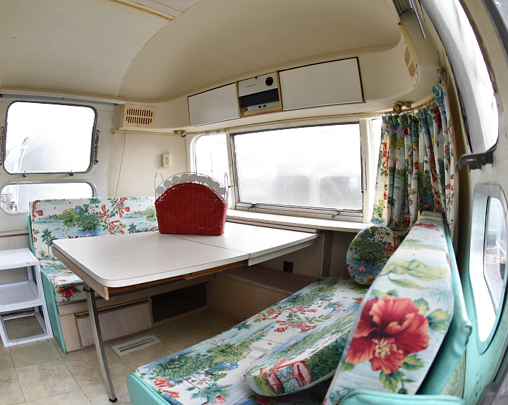 Airstream_Safari_1969_interior1.jpg