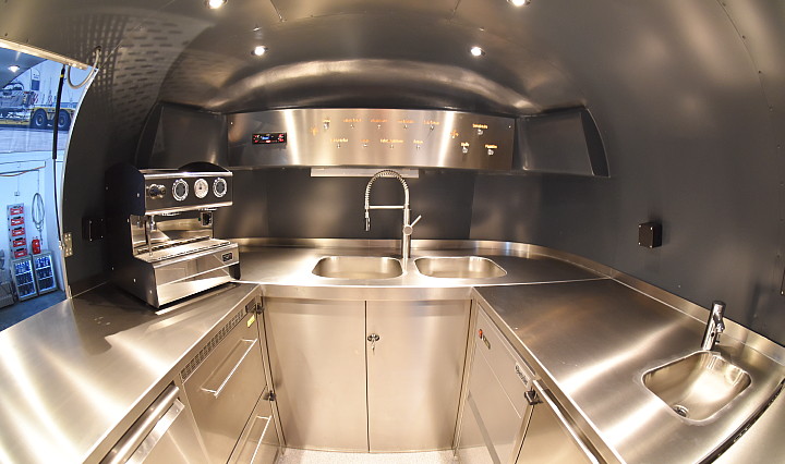 airstream_pizza_mobile_kitchen_suisse_d.jpg